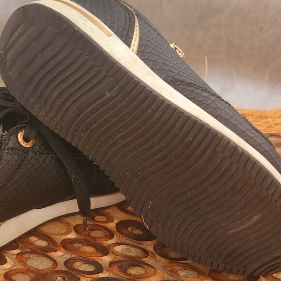 So funky kidsMexx Gold/Black runners w/side zip + gold accents (small rip at zip - Picture 3 of 5